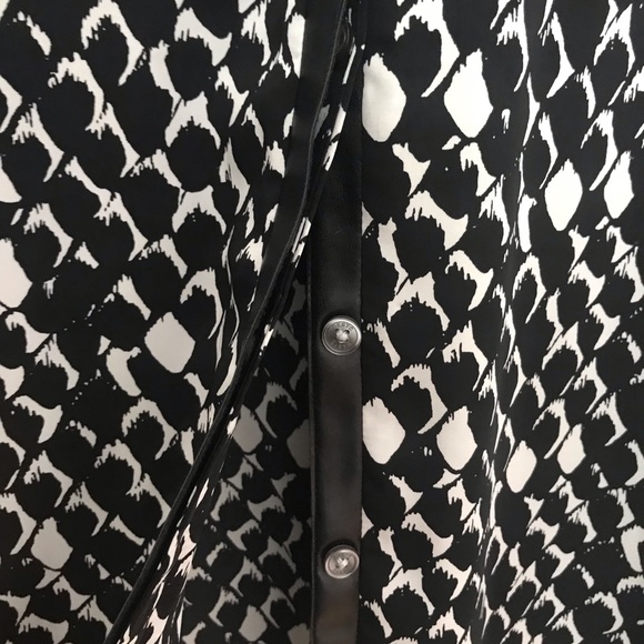 DKNYC Blouse - Picture 5 of 9